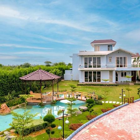 Stayvista At Serenity Farms With Pool, Lawn, Bonfire & Bbq Sohna Екстериор снимка