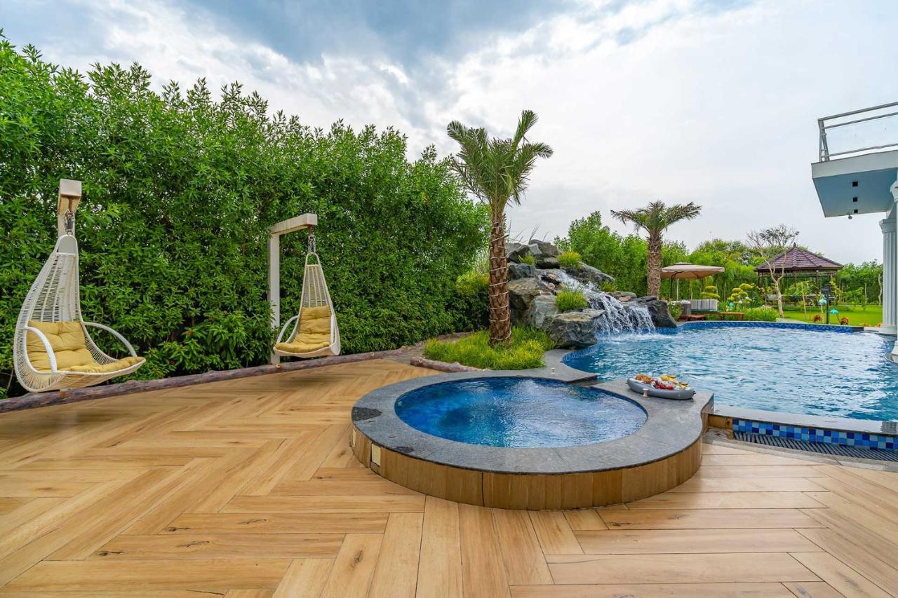 Stayvista At Serenity Farms With Pool, Lawn, Bonfire & Bbq Sohna Екстериор снимка