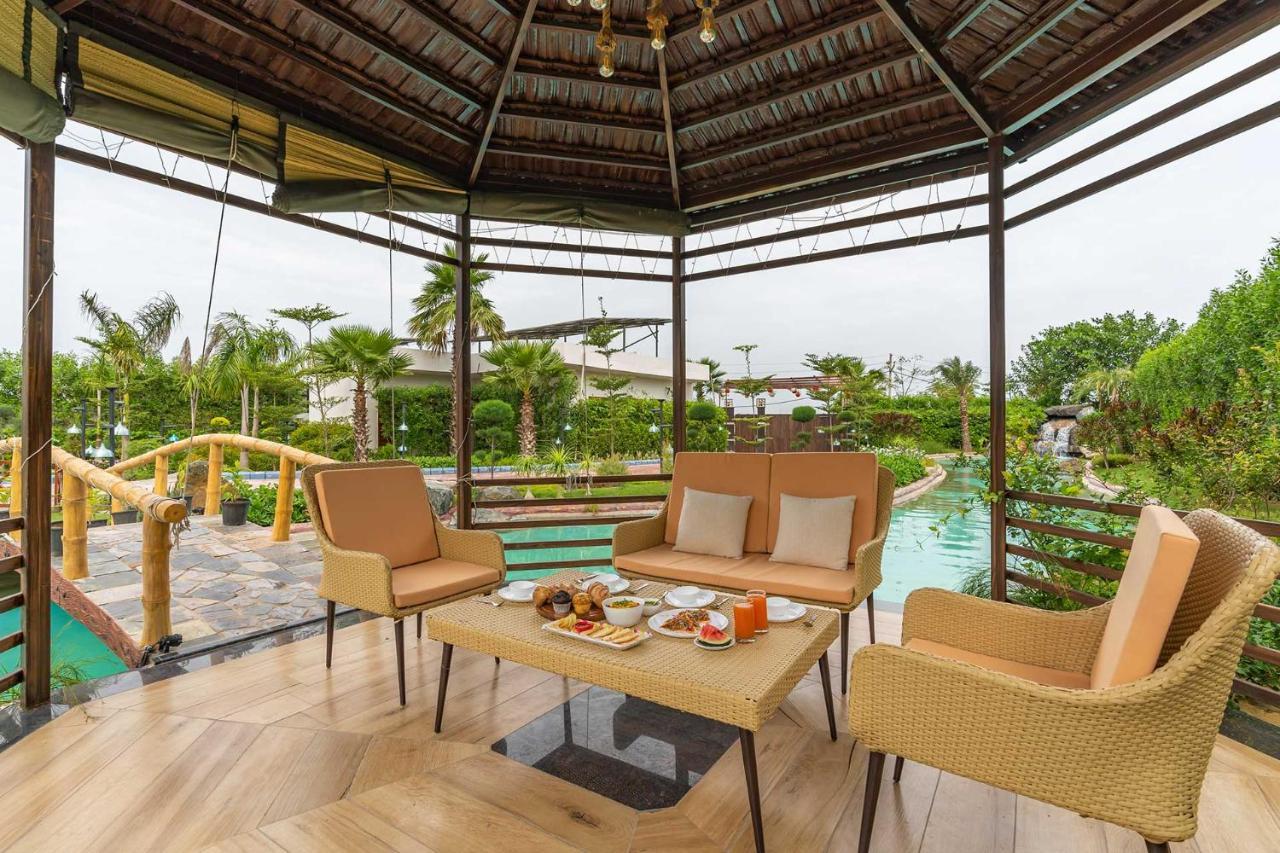 Stayvista At Serenity Farms With Pool, Lawn, Bonfire & Bbq Sohna Екстериор снимка