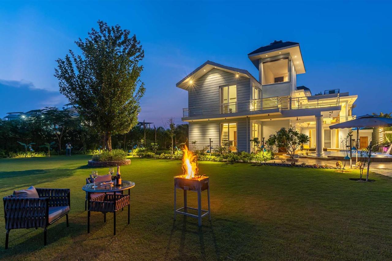 Stayvista At Serenity Farms With Pool, Lawn, Bonfire & Bbq Sohna Екстериор снимка