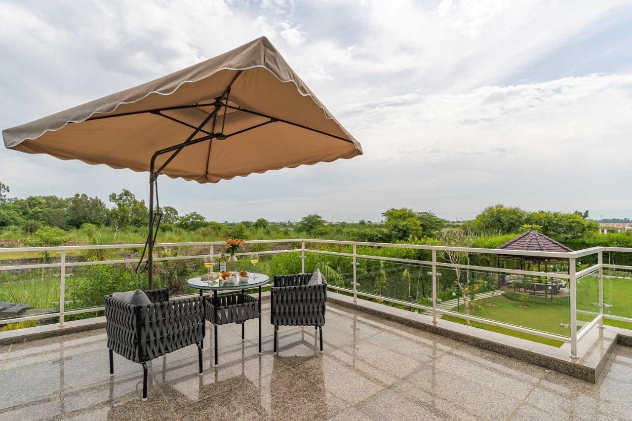Stayvista At Serenity Farms With Pool, Lawn, Bonfire & Bbq Sohna Екстериор снимка