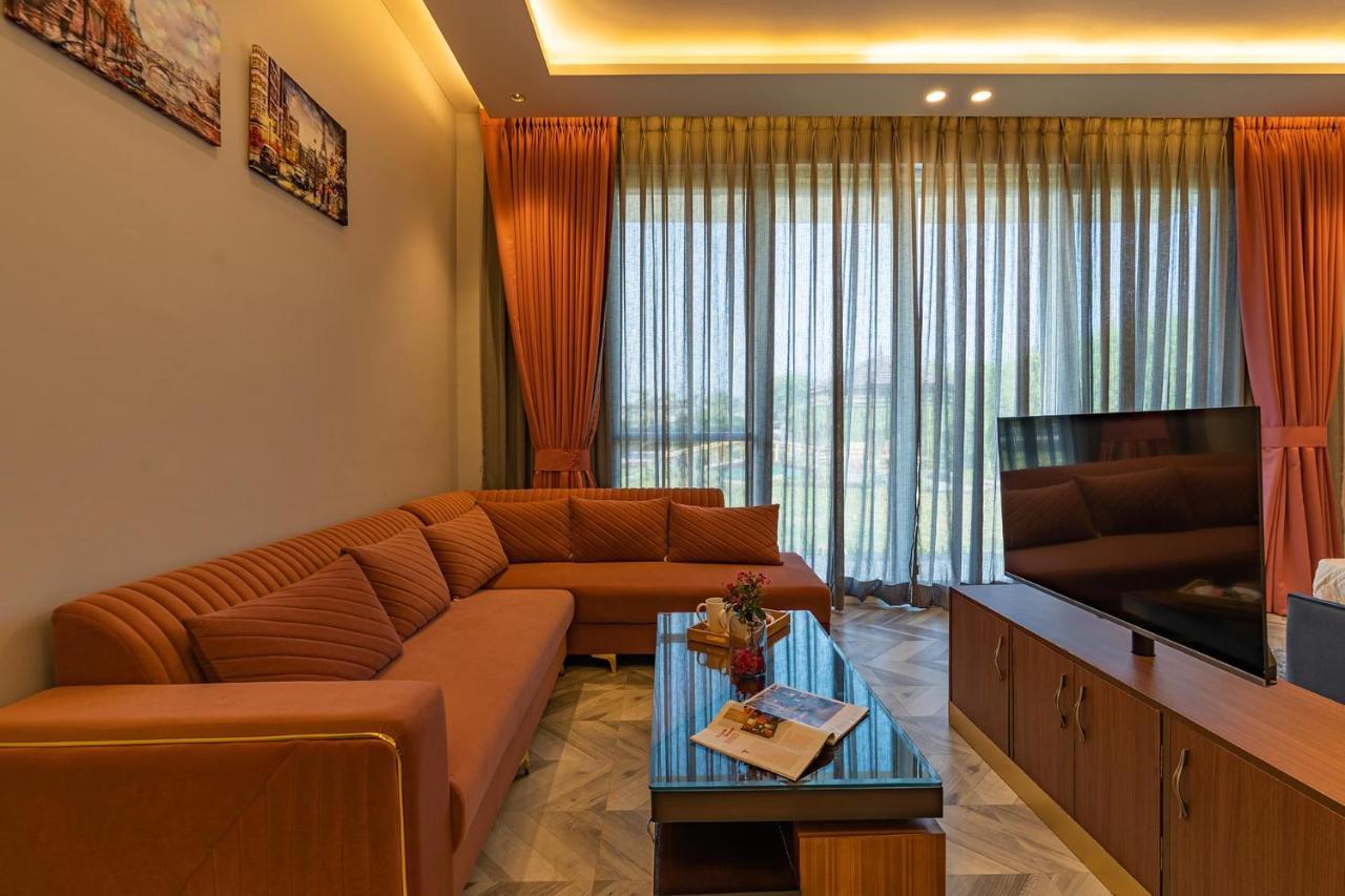 Stayvista At Serenity Farms With Pool, Lawn, Bonfire & Bbq Sohna Екстериор снимка