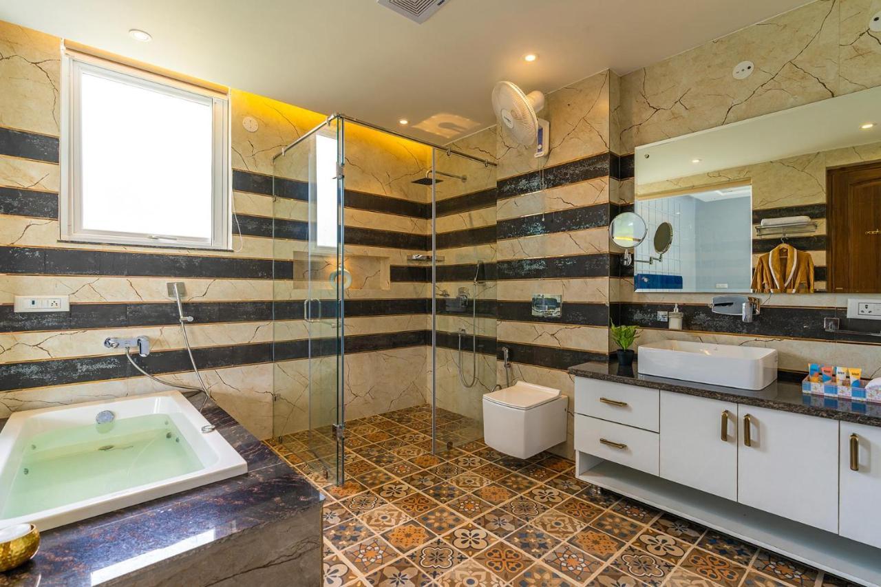 Stayvista At Serenity Farms With Pool, Lawn, Bonfire & Bbq Sohna Екстериор снимка