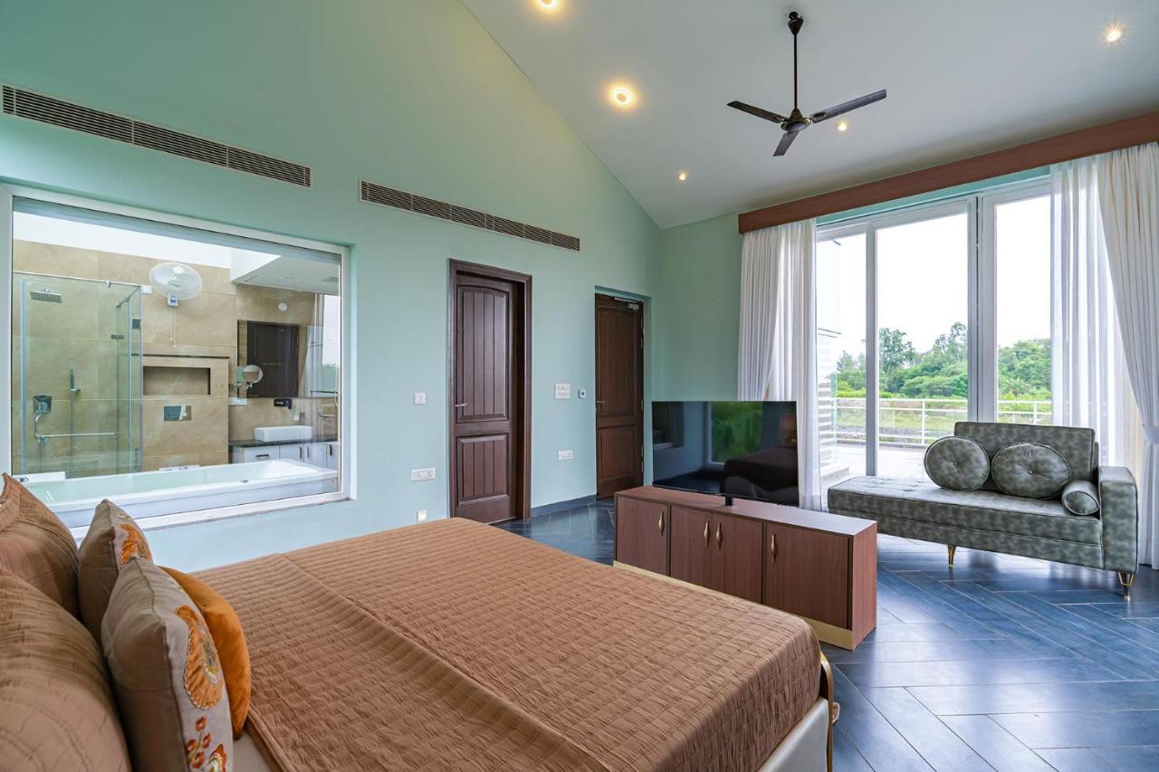 Stayvista At Serenity Farms With Pool, Lawn, Bonfire & Bbq Sohna Екстериор снимка