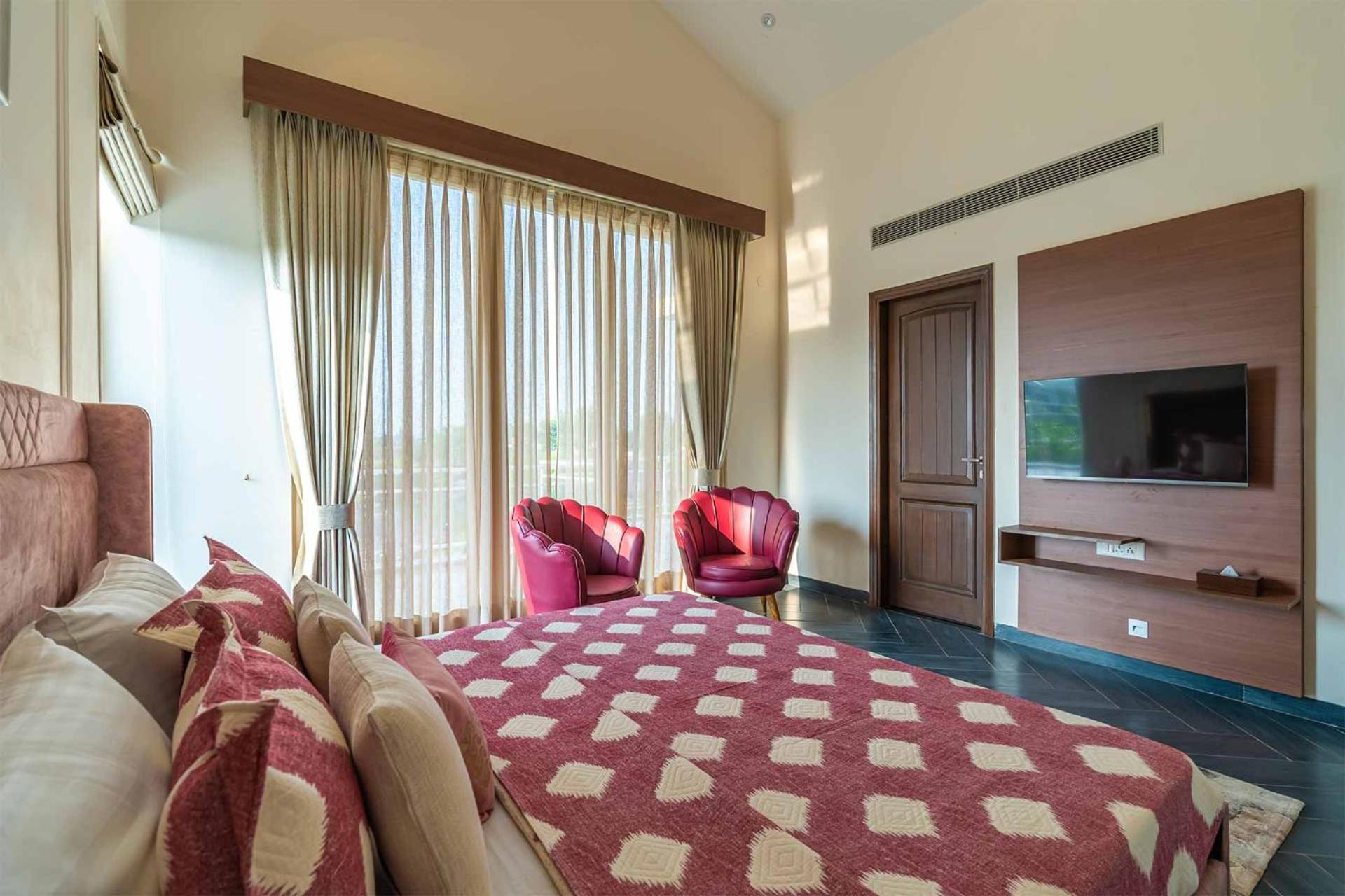 Stayvista At Serenity Farms With Pool, Lawn, Bonfire & Bbq Sohna Екстериор снимка